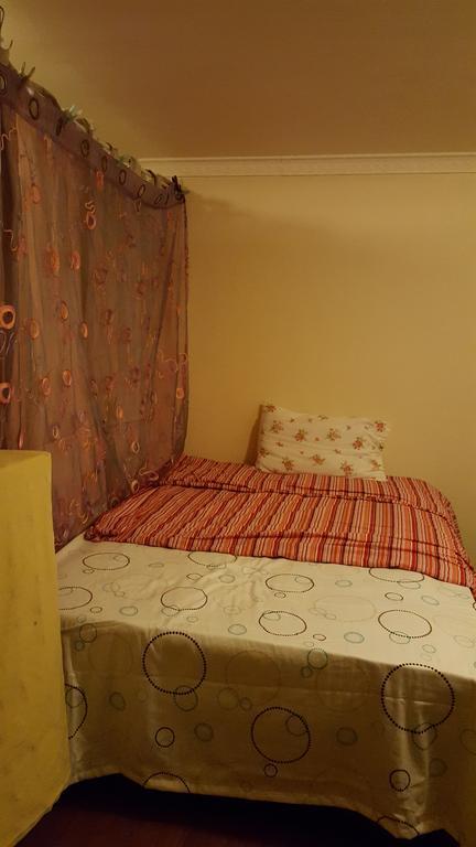 Cherry House & Self Catering Hotel Лийдс Екстериор снимка