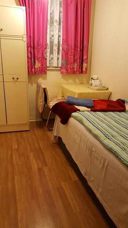 Cherry House & Self Catering Hotel Лийдс Екстериор снимка
