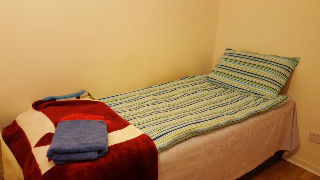 Cherry House & Self Catering Hotel Лийдс Екстериор снимка