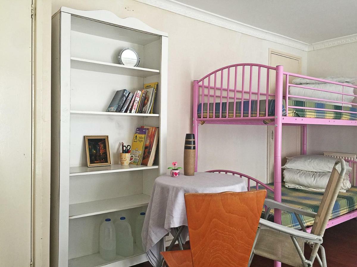 Cherry House & Self Catering Hotel Лийдс Екстериор снимка