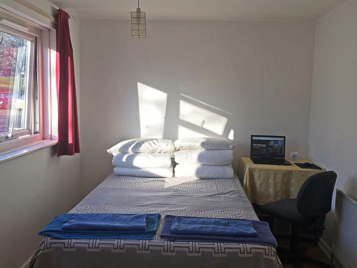 Cherry House & Self Catering Hotel Лийдс Екстериор снимка