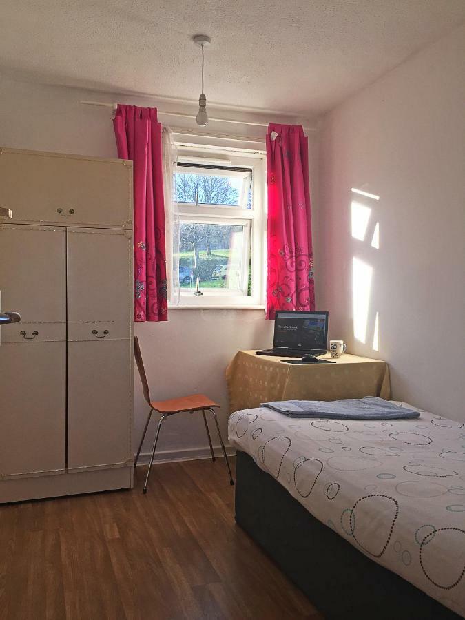 Cherry House & Self Catering Hotel Лийдс Екстериор снимка