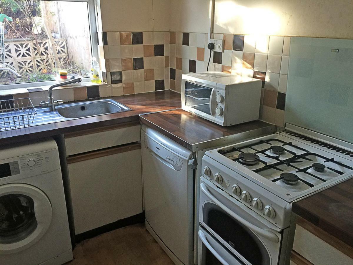 Cherry House & Self Catering Hotel Лийдс Екстериор снимка